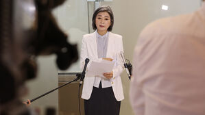 김행 여가장관 후보자 "가짜 뉴스 도 지나쳐&hellip;도어스테핑 중단"