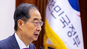 한덕수 국무총리가 21일 오후 서울 종로구 정부서울청사에서 열린 국정 현안 관계 장관회의에 참석해 의제를 설명하고 있다.