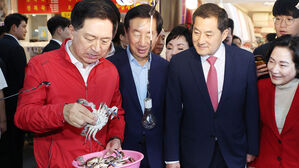 국민의힘, 나흘 만에 또 강서구행&hellip;전통시장 찾아 김태우 지원