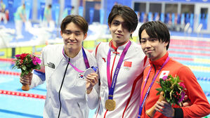 항저우아시안게임 수영 남자 자유형 1,500m 결승에서 은메달을 차지한 김우민(왼쪽) (사진=연합뉴스)