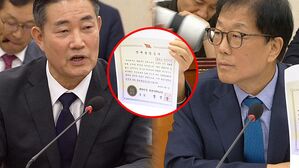 [영상] 신원식 "홍범도 명예졸업장 수여 자체가 잘못"&hellip;"정신 차리세요 후보자님!" 야당 의원의 분노