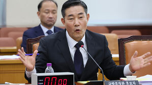 여야, 신원식 검증 공방&hellip;"귀한 국방전문가" vs "거침없는 막말"