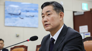 신원식 "쿠데타 옹호 &middot; '문재인 모가지' 발언 사과한다"