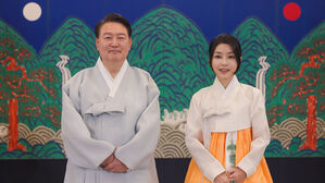 윤 대통령, '명절 근무' 지구대&middot;소방서 찾아 격려&hellip;사격훈련 시연도 참관