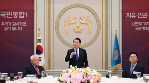 윤, 통합위 &middot; 여 지도부와 만찬&hellip;"국민 통합 우리부터" 한목소리