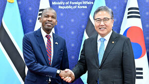박진 장관, 보츠와나 외교장관과 회담&hellip;"무역 &middot; 투자 확대 필요"