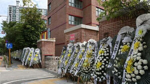'호원초 교사 사망' 학부모 조사&hellip;"협박 &middot; 강요 없었다"