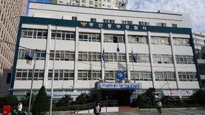 "정치인 싫어" 정당 현수막 훼손 70대 남성 송치