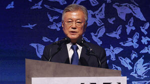 문재인 "1%대 성장률 충격적&hellip;일본의 부상, 한국의 위기"