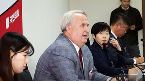 민주당 "여당 혁신위, 대통령에게 '이태원 추모식 참석' 직언해야"