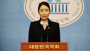 민주 "윤 대통령, 김여사 지키기만 빠져&hellip;국정농단 박근혜 기억해야"