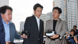 마약 혐의 이선균 3시간 조사&hellip;"솔직하게 말씀드렸다"