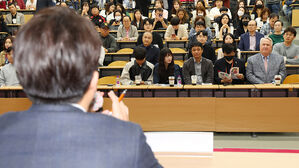 이준석, 부산 내려온 인요한에 "미스터 린튼"&hellip;냉랭하게 응대