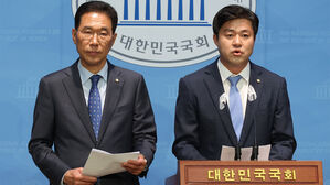 민주당 김포 의원들 "김기현 &middot; 조경태, 김포 출마하라"