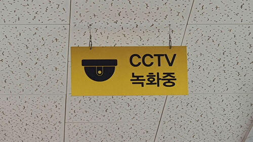 술집 복도서 여성 추행한 예산군의원…"종업원으로 알았다" 해명