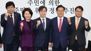 국민의힘 뉴시티 프로젝트 특별위원회 회의에서 조경태 위원장과 위원들
