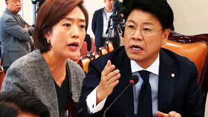 [영상] 벌떡 일어난 고민정 "위원장 자격 없습니다!"&hellip;한 마디 안 놓치는 장제원 "제 청문회 하십니까?!"