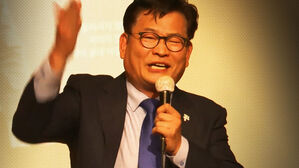 [영상] '돈봉투 의혹' 송영길 "이게 무슨 중대한 범죄라고"&hellip;북 콘서트에서 욕설 쏟아내며 비난