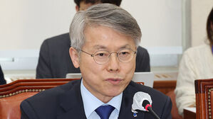 [속보] 민주 경선서 광주 현역 민형배 공천&hellip;이병훈 탈락