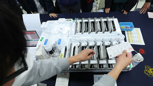 선관위, 내년 총선 개표 때 사무원 '수개표' 도입 검토