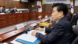 정부, 납북자대책위 11년 만에 개최&hellip;"국민보호 의무 소홀했다"