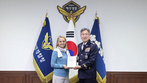 해경청 찾아간 루이뷔통 본사 직원&hellip;"짝퉁 압수 감사"