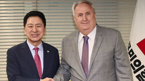 김기현&middot;인요한, 서로 뼈 있는 인사&hellip;갈등 불씨는 여전