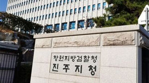 14살 트로트 가수 오유진 스토킹한 60대 불구속 기소