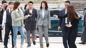 법정 향하는 노소영 관장