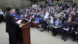 "징계하면 뭐하나, 탄핵 희화화"&hellip;민주당 의원총회서 쓴소리