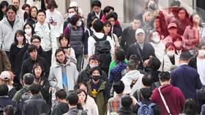 "일본 출생아 올해도 최저 경신할 듯…작년 대비 5%↓ 73만 명 예상"