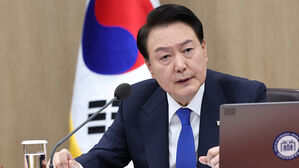 윤 대통령, 육영수 여사 생가 방문&hellip;현직 대통령 처음