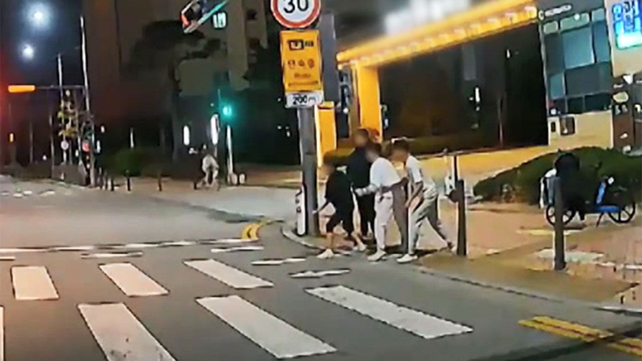 세종시 한 도로, 위험천만 횡단보도 달리기 시합
