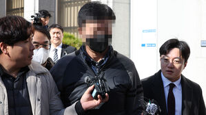 '사건 브로커' 연루 의혹 경찰관들, 영장실질심사 출석