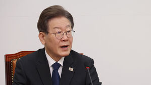 회의 참석한 이재명 대표