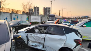 인천 사거리서 차량 7대 충돌&hellip;"음주 측정 거부한 운전자 입건"