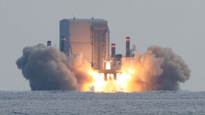 군, 고체연료 추진 우주발사체 시험발사 성공&hellip;민간 위성 탑재