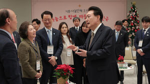 윤 대통령 "박애는 민주사회 기초"&hellip;기부&middot;나눔단체 초청해 성금