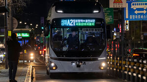 '어? 스스로 가네'&hellip;눈길 끈 서울 심야 자율주행버스 첫 운행