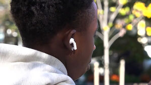 [월드리포트] 주변 소음에 '더 크게'…아이들 청력 위협하는 이어폰