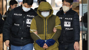 [영상] '아내 살해 혐의' 변호사, 구속영장 심사 출석
