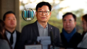 '돈봉투 의혹' 송영길 검찰 출석&hellip;"묵비권 행사하겠다"