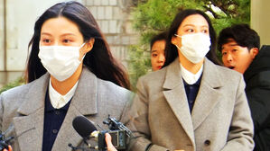 [영상] '입시 비리' 첫 공판, 조민의 한 마디&hellip;"수능 본 학생들한테 부끄럽지 않나" 묻자