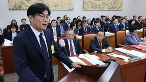 경찰, '자녀 학교폭력 청문회 불출석' 정순신 변호사 일가족 송치