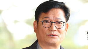 '돈 봉투 의혹' 송영길 13시간 조사 마쳐&hellip;"정치적 수사"