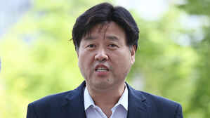 김용, 보석 조건 어기고 '위증교사' 가담자 접촉 정황