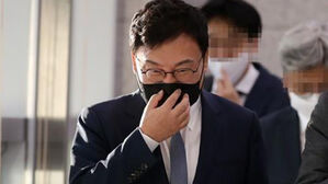 '이스타항공 채용 부정' 이상직, 1심 징역 1년 6개월 실형