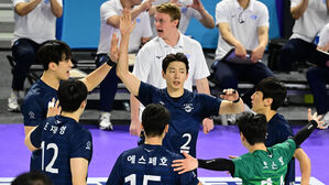 임동혁-에스페호 앞세운 대한항공, 현대캐피탈 잡고 2위 탈환