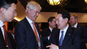 민주당 "윤 대통령 네덜란드 방문 비판논평, 사실과 달라 삭제"