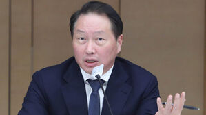 최태원 "장강 앞 물결은 뒷 물결에 밀려가&hellip;언젠가 나도 앞 물결 돼"